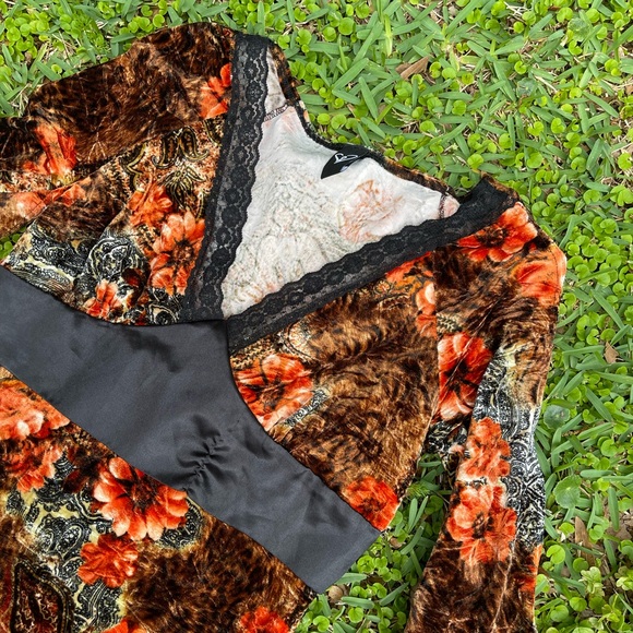 90s velvet, floral top - Picture 3 of 3